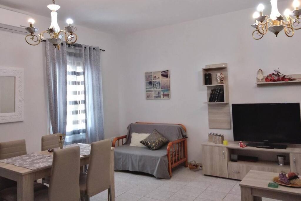 Vion Place Pilos Buitenkant foto